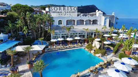 Poolbereich des 4-Sterne-Hotel Sorriso Thermae Resort & Spa-placeholder