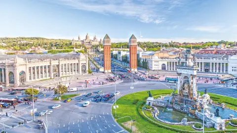 BCN115_Katalonien für alle Sinne_26_content_1920x1080px_Barcelona-Plaza-Maggiore_Nationalpalast-placeholder