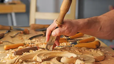 Traditionelle Holzschnitzkunst-placeholder
