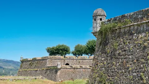 Festungsmauern in Valença-placeholder