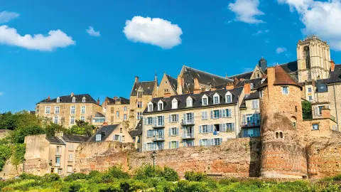 Alte Häuserfassade der Altstadt von Le Mans-placeholder