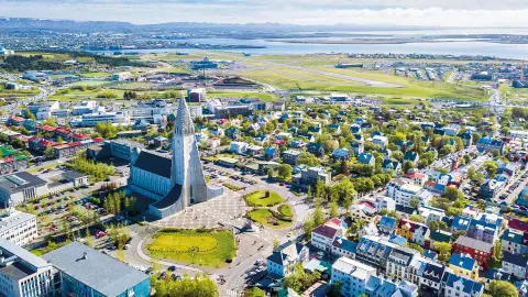 Blick auf Reykjavik und die Natur Islands-placeholder