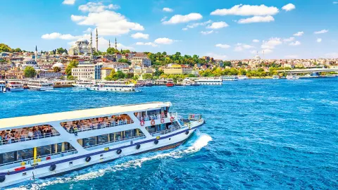 Idyllische Schiffsfahrt auf dem Bosporus-placeholder